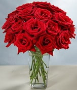 Ankara çiçek siparişi sitemizin görsel ürünü  cam içerisinde 12 adet kırmızı gonca gül